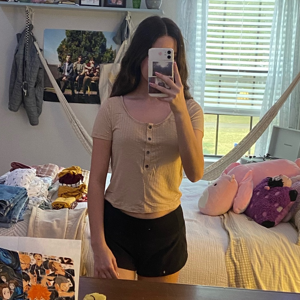yellow stiped american eagle shirt